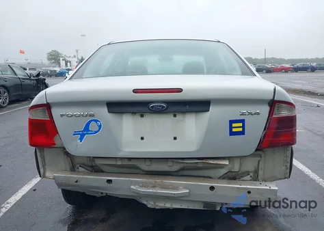 2005 Ford Focus Zx4 из США, поврежденный, VIN 1FAFP34N95W101853